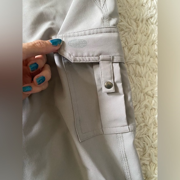 Size 6 Reel Legends Women’s Gray Capris - Picture 2 of 7